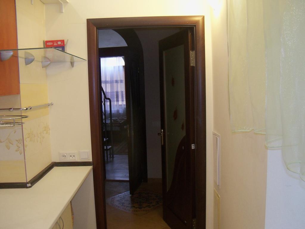 Apartment Roman Lviv Exteriör bild