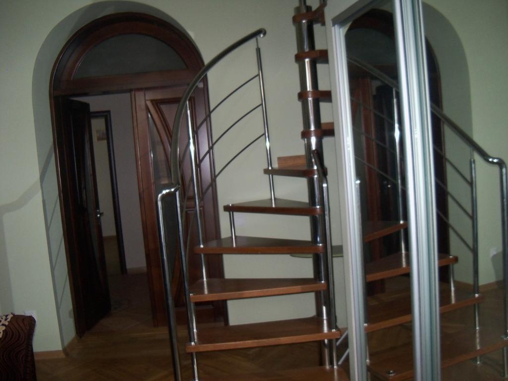 Apartment Roman Lviv Exteriör bild