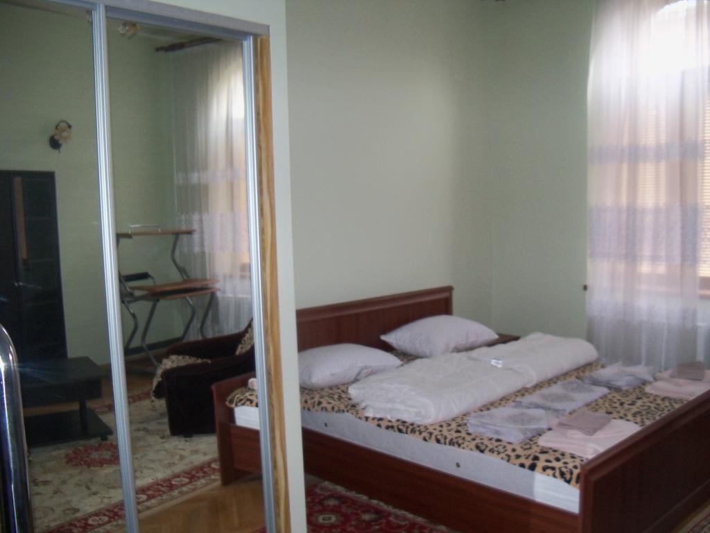 Apartment Roman Lviv Exteriör bild